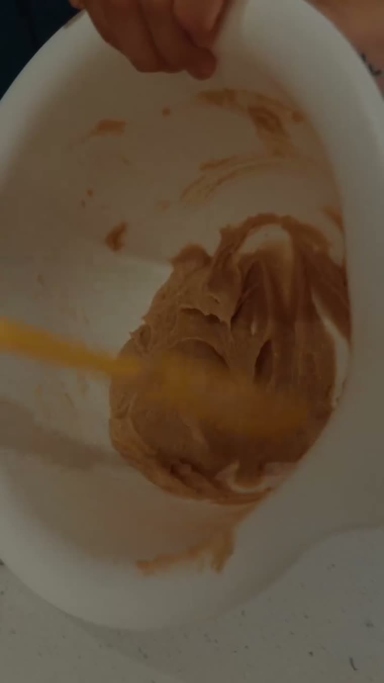 La mezcla acremada, ya del color del caramelo.